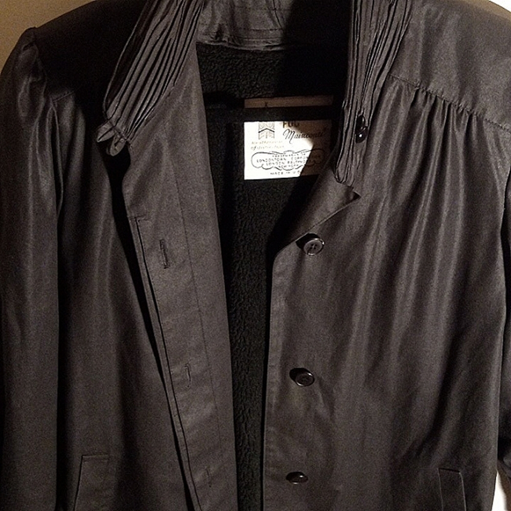 London FogVintage1980's black women's coat with warm  removable zipper liner!